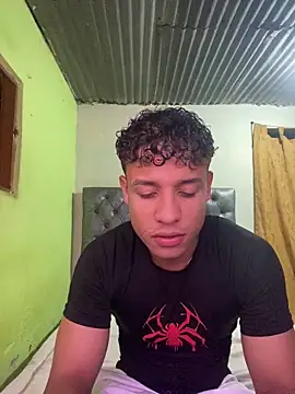 Snapshot of sanji20024 chatting on June 18, 2:01 am sanji20024 online show from June 18, 2:01 am