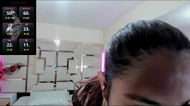 Snapshot of alma_alvares chatting on June 23, 9:24 pm alma alvares online show from June 23, 9:24 pm