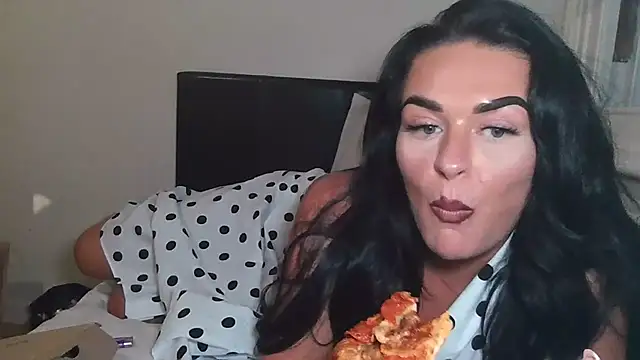 Snapshot of Isabellaaxx chatting on July 15, 11:54 pm Isabellaaxx online show from July 15, 11:54 pm