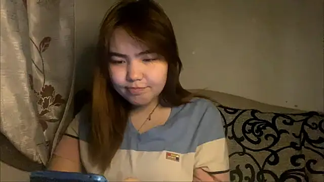 Snapshot of Molly_Teddy chatting on June 4, 2:23 pm Molly Teddy online show from June 4, 2:23 pm