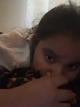 Snapshot of varsha_00 chatting on June 1, 10:28 am varsha 00 online show from June 1, 10:28 am