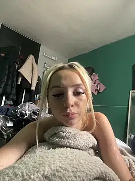 Snapshot of Glowing_Manny_Riah chatting on June 1, 1:46 pm Glowing Manny Riah online show from June 1, 1:46 pm