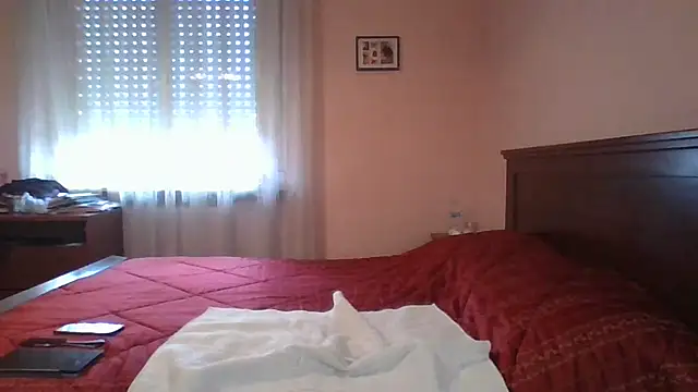 Snapshot of ItalianBigBoobs chatting on March 15, 9:52 am ItalianBigBoobs online show from March 15, 9:52 am