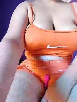 Snapshot of Hala-hoot chatting on August 6, 8:49 am Hala-hoot online show from August 6, 8:49 am