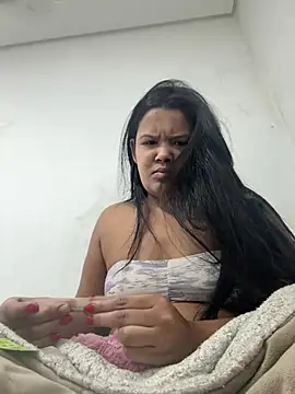 Snapshot of Eumileninha chatting on June 25, 2:21 pm Eumileninha online show from June 25, 2:21 pm