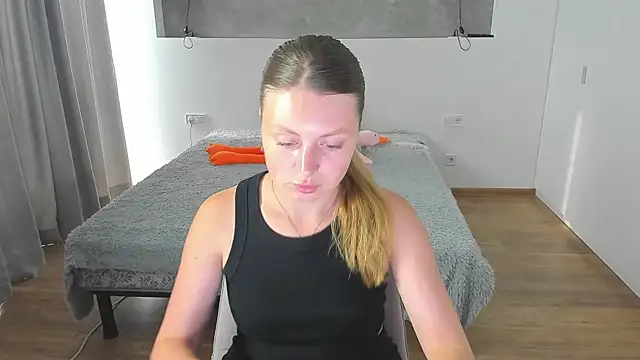 Snapshot of Kitkatvel chatting on July 4, 5:24 am Kitkatvel online show from July 4, 5:24 am