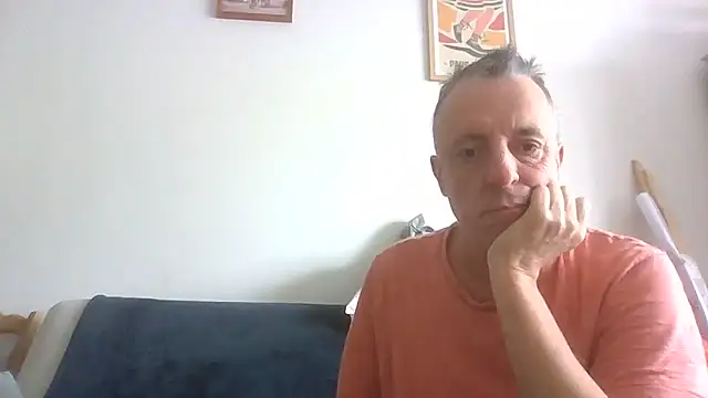 Snapshot of coucou9423 chatting on June 6, 8:41 am coucou9423 online show from June 6, 8:41 am