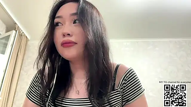 Snapshot of LilowNax chatting on June 21, 2:08 pm LilowNax online show from June 21, 2:08 pm