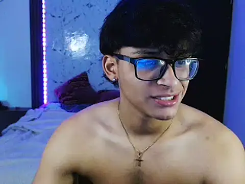 Snapshot of Mr_yisuzz chatting on June 3, 2:33 pm Mr yisuzz online show from June 3, 2:33 pm