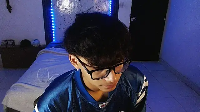 Snapshot of Mr_yisuzz chatting on June 21, 11:13 am Mr yisuzz online show from June 21, 11:13 am
