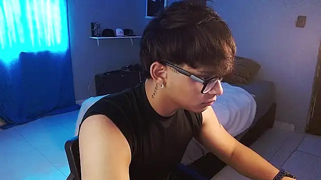 Snapshot of Mr_yisuzz chatting on July 5, 12:23 pm Mr yisuzz online show from July 5, 12:23 pm