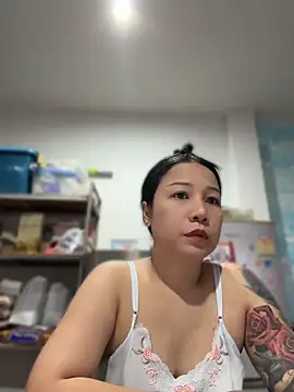 Snapshot of LINDA_HD chatting on June 17, 2:18 pm LINDA HD online show from June 17, 2:18 pm