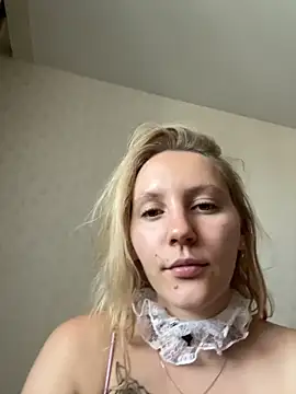 Snapshot of Ann_first_kiss chatting on June 18, 5:19 am Ann first kiss online show from June 18, 5:19 am