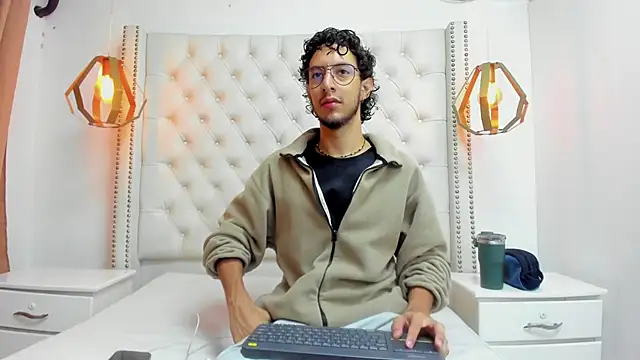 Snapshot of LEO_SANZ66 chatting on June 13, 12:25 pm LEO SANZ66 online show from June 13, 12:25 pm