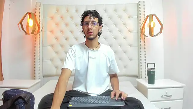Snapshot of LEO_SANZ66 chatting on June 17, 12:18 pm LEO SANZ66 online show from June 17, 12:18 pm