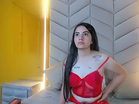 Snapshot of lauraura chatting on May 26, 8:21 am lauraura online show from May 26, 8:21 am