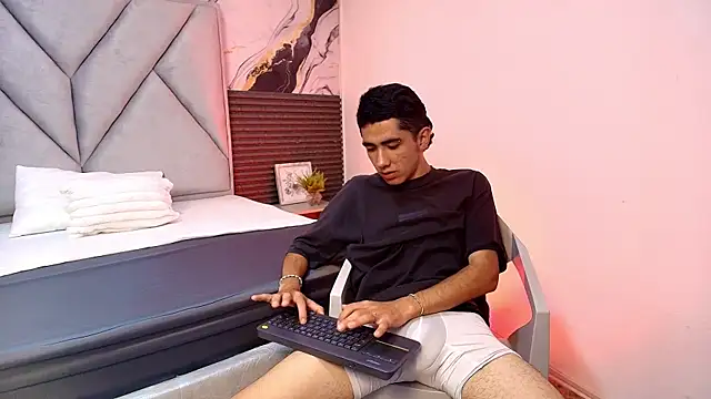 Snapshot of Isaacxsam_ chatting on May 26, 12:34 pm Isaacxsam online show from May 26, 12:34 pm