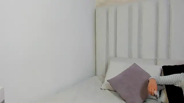 Snapshot of rachel_ruso chatting on June 27, 5:01 am rachel ruso online show from June 27, 5:01 am
