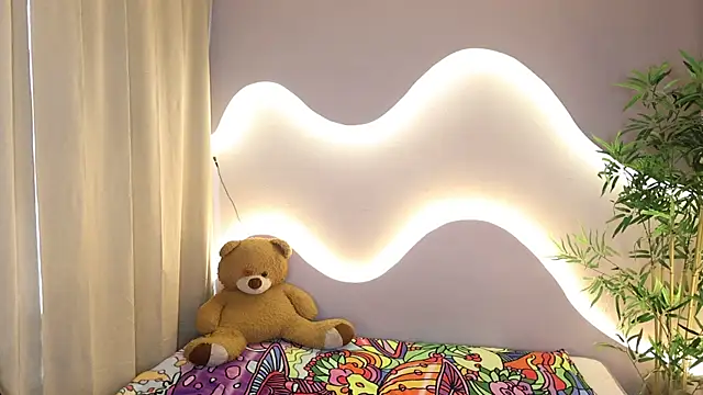 Snapshot of Millie_Volturi chatting on July 11, 12:52 pm Millie Volturi online show from July 11, 12:52 pm