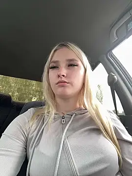 lisacryss3 online show from May 30, 6:21 am