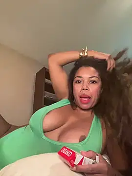 Snapshot of andera_horn chatting on June 9, 5:35 pm andera horn online show from June 9, 5:35 pm