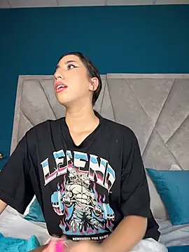 Snapshot of LacyLureXXX chatting on July 4, 9:21 pm LacyLureXXX online show from July 4, 9:21 pm