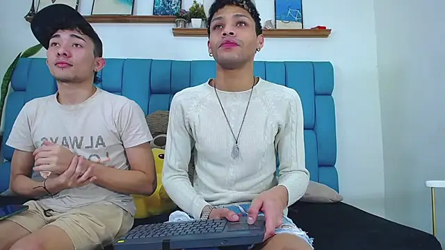 Snapshot of STRANGER_BOYS chatting on June 25, 11:20 pm STRANGER BOYS online show from June 25, 11:20 pm