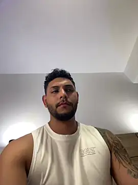 Snapshot of aron_taylor29 chatting on May 26, 12:28 am aron taylor29 online show from May 26, 12:28 am