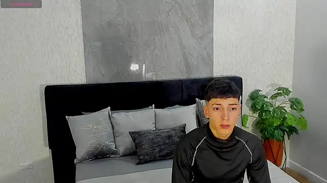 Snapshot of Gian_Rossi chatting on July 11, 8:06 am Gian Rossi online show from July 11, 8:06 am
