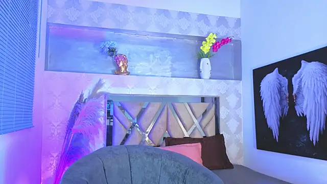 Snapshot of zarina_winslow chatting on June 23, 8:18 pm zarina winslow online show from June 23, 8:18 pm