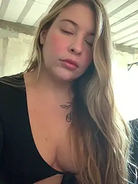 Snapshot of thania_bby chatting on May 29, 5:55 pm thania bby online show from May 29, 5:55 pm