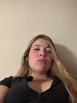 Snapshot of thania_bby chatting on June 2, 12:18 pm thania bby online show from June 2, 12:18 pm