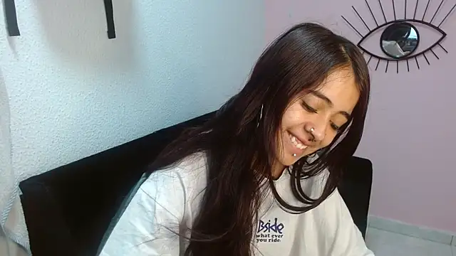 sofiacumgil online show from June 13, 1:20 pm