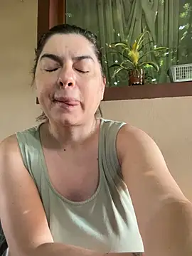 Snapshot of evaxxxcurvyxxx chatting on July 9, 5:33 am evaxxxcurvyxxx online show from July 9, 5:33 am