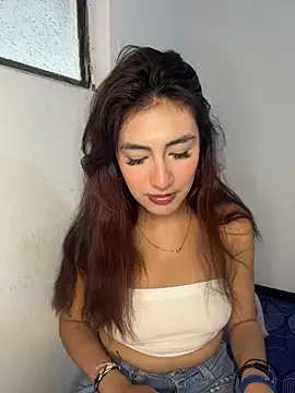 Snapshot of velariasoft_ chatting on May 27, 4:15 pm velariasoft online show from May 27, 4:15 pm