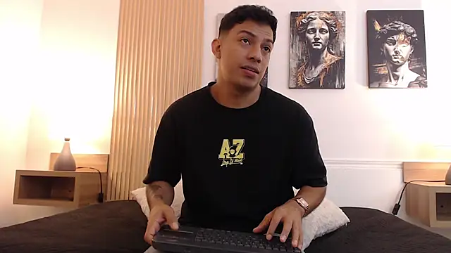 Snapshot of Diego_salvatore chatting on June 19, 2:43 pm Diego salvatore online show from June 19, 2:43 pm