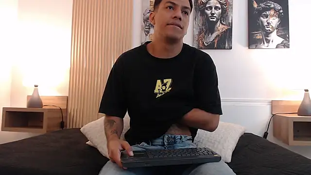 Snapshot of Diego_salvatore chatting on June 23, 2:48 pm Diego salvatore online show from June 23, 2:48 pm