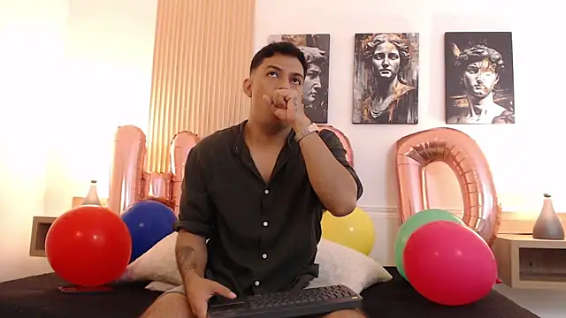 Snapshot of Diego_salvatore chatting on June 30, 2:40 pm Diego salvatore online show from June 30, 2:40 pm