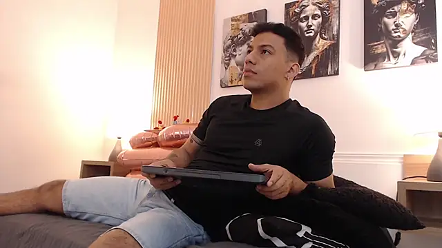 Snapshot of Diego_salvatore chatting on July 4, 7:42 pm Diego salvatore online show from July 4, 7:42 pm