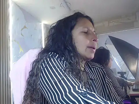 Danna Sg online show from July 19, 2:10 pm