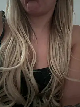 Snapshot of VenClea chatting on July 5, 6:59 pm VenClea online show from July 5, 6:59 pm