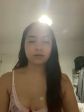 Snapshot of naomiiii55 chatting on June 19, 1:43 am naomiiii55 online show from June 19, 1:43 am