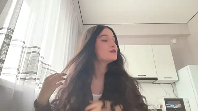 Snapshot of LisetteParajon chatting on July 3, 5:03 am LisetteParajon online show from July 3, 5:03 am