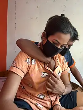 Snapshot of Desi_couple100 chatting on May 29, 8:56 am Desi couple100 online show from May 29, 8:56 am