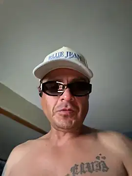 Snapshot of Jlsaxxx69989 chatting on June 5, 10:21 am Jlsaxxx69989 online show from June 5, 10:21 am