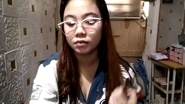 Snapshot of MatildaJanik chatting on June 2, 3:30 am MatildaJanik online show from June 2, 3:30 am