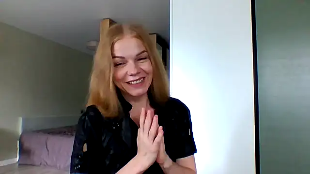 Snapshot of Tina5394 chatting on July 5, 9:38 am Tina5394 online show from July 5, 9:38 am