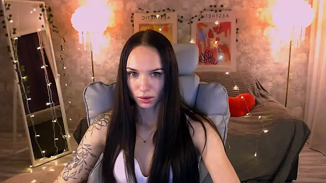 Snapshot of NicoleMerz chatting on June 17, 4:30 pm NicoleMerz online show from June 17, 4:30 pm