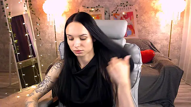 Snapshot of NicoleMerz chatting on June 19, 4:00 pm NicoleMerz online show from June 19, 4:00 pm