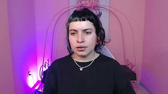 Snapshot of _sofia_smth_xx chatting on July 2, 1:28 pm sofia smth xx online show from July 2, 1:28 pm
